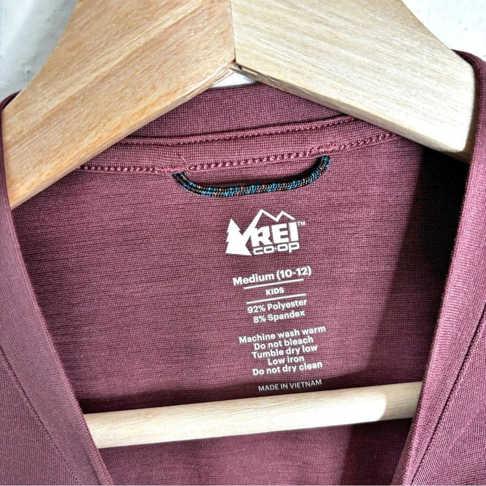 REI Plum Long Sleeve Baselayer with Thumbholes Size M 10/12 EUC